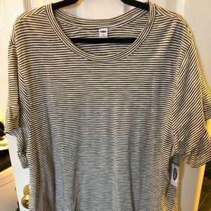 Ruffle sleeve t-shirtOld Navy black and white. XXL